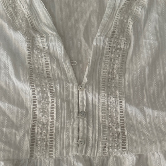 Chic White Ruffled Blouse - Picture 2 of 3